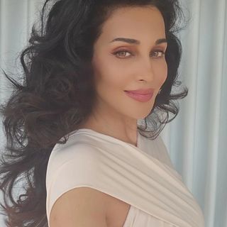 Notable Roles: Flora Saini, also known for her role in the movie "Stree," has appeared in several Ullu web series, including "Gandii Baat" and "Wanna Have a Good Time." Her ability to portray both sensuous and intense characters has solidified her position as a Ullu favorite. 3. Shiny Dixit